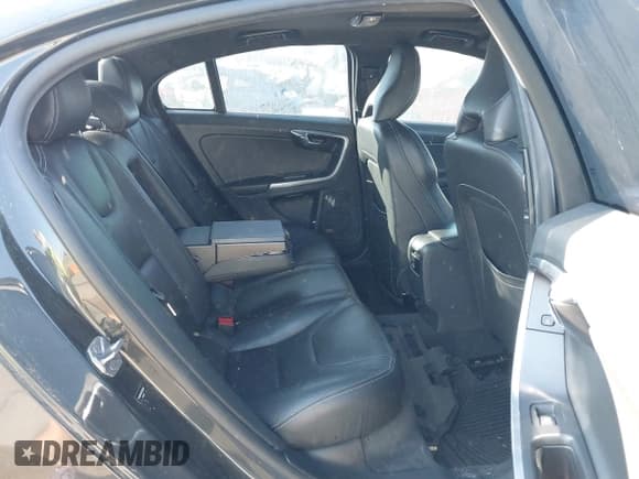 ✅ 2016 Volvo S60 T6 Drive-E • VIN: YV149MFK6G2395690 • Lot: 40634896. Wystawiony na IAAI z przebiegiem 130 833 mil. Bezpłatny archiwum sprzedaży aukcyjnych z USA i szczegółowy raport historii pojazdu na DreamBid. Zdjęcie 8.