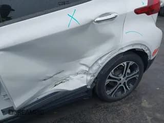 ✅ 2017 Chevrolet Bolt EV Premier • VIN: 1G1FX6S06H4179566 • Lot: 41698949. Wystawiony na IAAI z przebiegiem 83 594 mil. Bezpłatny archiwum sprzedaży aukcyjnych z USA i szczegółowy raport historii pojazdu na DreamBid. Zdjęcie 6.