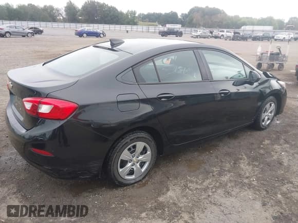 ✅ 2018 Chevrolet Cruze LS • VIN: 1G1BB5SM4J7116996 • Lot: 43534133. Listed on IAAI with 204,194 mi. Free auction sales archive from the USA and detailed vehicle history report at DreamBid. Image 4.