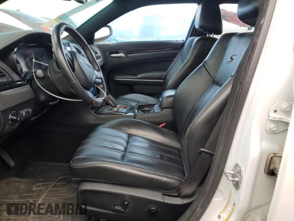 ✅ 2017 Chrysler 300 S • VIN: 2C3CCAGG2HH530303 • Lot: 68309715. Listed on Copart with 163,527 mi. Free auction sales archive from the USA and detailed vehicle history report at DreamBid. Image 7.