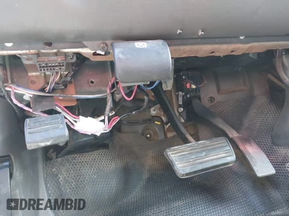 ✅ 2007 Chevrolet Silverado 1500 • VIN: 1GBHC29D37E134322 • Лот: 41794042. Опубликован ранее на IAAI с пробегом 206 020 миль. Бесплатный доступ к архиву аукционных продаж из США и подробный отчёт об истории автомобиля на DreamBid. Изображение 18.