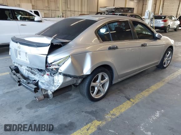 ✅ 2008 Honda Accord LX-P • VIN: JHMCP26428C013906 • Lot: 42917755. Listed on IAAI with 199,032 mi. Free auction sales archive from the USA and detailed vehicle history report at DreamBid. Image 4.