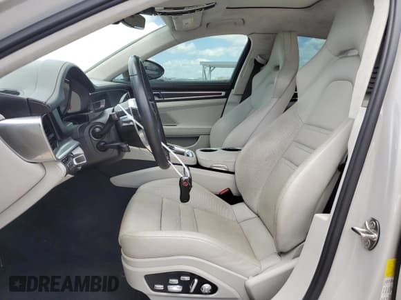 ✅ 2019 Porsche Panamera GTS • VIN: WP0AG2A77KL139096 • Lot: 60654754. Wystawiony na Copart z przebiegiem 35 410 mil. Bezpłatny archiwum sprzedaży aukcyjnych z USA i szczegółowy raport historii pojazdu na DreamBid. Zdjęcie 7.