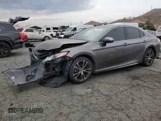 2020 Toyota Camry Hybrid SE z VIN 4T1G31AK2LU519524, wystawiony jako Copart lot #70734245 z przebiegiem 85 086 mil mil oraz Szkoda całkowita • Salvage title. Historia ofert i sprzedaży dostępna na DreamBid. Obrazek 1.