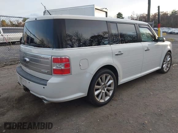 ✅ 2011 Ford Flex Limited • VIN: 2FMHK6DT0BBD09677 • Lot: 43673381. Wystawiony na IAAI z przebiegiem 148 772 mil. Bezpłatny archiwum sprzedaży aukcyjnych z USA i szczegółowy raport historii pojazdu na DreamBid. Zdjęcie 4.