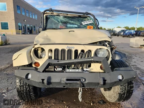 ✅ 2011 Jeep Wrangler Unlimited Sahara • VIN: 1J4BA5H1XBL571832 • Lot: 84767045. Wystawiony na Copart z przebiegiem 194 000 mil. Bezpłatny archiwum sprzedaży aukcyjnych z USA i szczegółowy raport historii pojazdu na DreamBid. Zdjęcie 5.