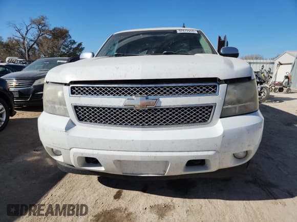 ✅ 2009 Chevrolet Suburban LTZ • VIN: 1GNFK36339R293786 • Lot: 92872055. Wystawiony na Copart z przebiegiem 212 006 mil. Bezpłatny archiwum sprzedaży aukcyjnych z USA i szczegółowy raport historii pojazdu na DreamBid. Zdjęcie 5.