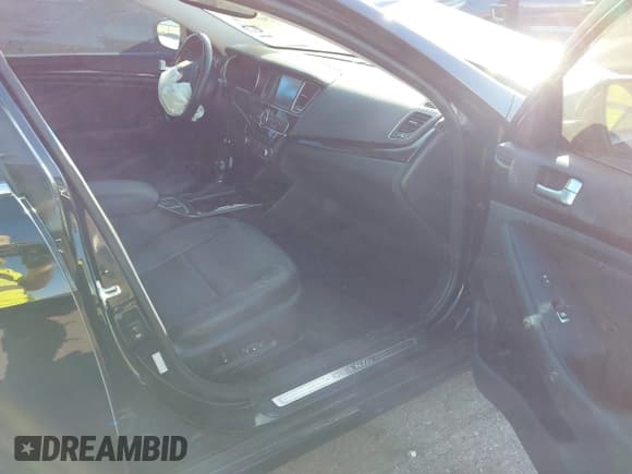 ✅ 2016 Kia Cadenza Premium • VIN: KNALN4D78G5212619 • Lot: 43642729. Wystawiony na IAAI z przebiegiem 61 882 mil. Bezpłatny archiwum sprzedaży aukcyjnych z USA i szczegółowy raport historii pojazdu na DreamBid. Zdjęcie 5.