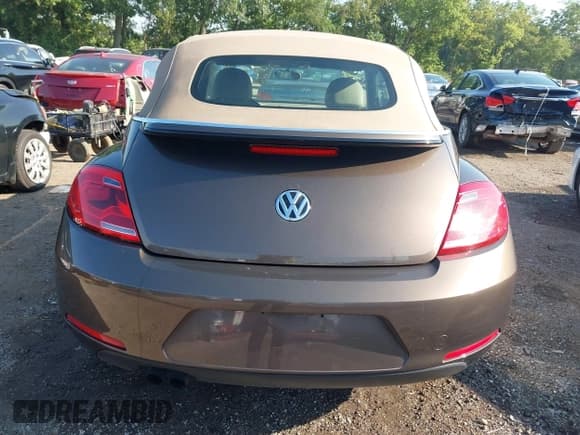 ✅ 2015 Volkswagen Beetle 1.8T w/Tech • VIN: 3VW507AT7FM802457 • Lot: 42695005. Listed on IAAI with 206,751 mi. Free auction sales archive from the USA and detailed vehicle history report at DreamBid. Image 16.