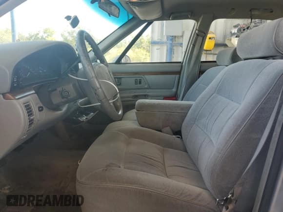 ✅ 1998 Oldsmobile 88 LS • VIN: 1G3HN52K4W4803377 • Lot: 75638114. Wystawiony na Copart z przebiegiem 75 754 mil. Bezpłatny archiwum sprzedaży aukcyjnych z USA i szczegółowy raport historii pojazdu na DreamBid. Zdjęcie 7.