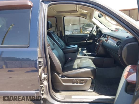 ✅ 2007 Chevrolet Avalanche LTZ • VIN: 3GNFK12337G157942 • Lot: 42766947. Listed on IAAI with Not provided. Free auction sales archive from the USA and detailed vehicle history report at DreamBid. Image 5.