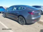✅ 2019 Tesla Model 3 Long Range • VIN: 5YJ3E1EB7KF386323 • Lot: 43551628. Wystawiony na IAAI z przebiegiem 103 673 mil. Bezpłatny archiwum sprzedaży aukcyjnych z USA i szczegółowy raport historii pojazdu na DreamBid. Zdjęcie 3.