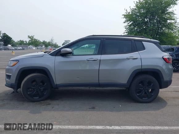 ✅ 2018 Jeep Compass Latitude • VIN: 3C4NJDBB2JT313502 • Lot: 42497008. Listed on IAAI with 125,919 mi. Free auction sales archive from the USA and detailed vehicle history report at DreamBid. Image 14.