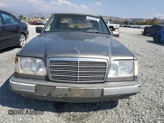 ✅ 1995 Mercedes-Benz E 320 • VIN: WDBEB31E7SC086225 • Lot: 81761845. Wystawiony na Copart z przebiegiem 306 733 mil. Bezpłatny archiwum sprzedaży aukcyjnych z USA i szczegółowy raport historii pojazdu na DreamBid. Zdjęcie 5.