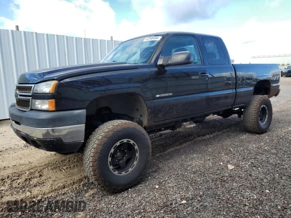 ✅ 2005 Chevrolet Silverado 2500HD LT • VIN: 1GCHK29U95E298802 • Lot: 42348454. Listed on Copart with 285,627 mi. Free auction sales archive from the USA and detailed vehicle history report at DreamBid. Image 1.