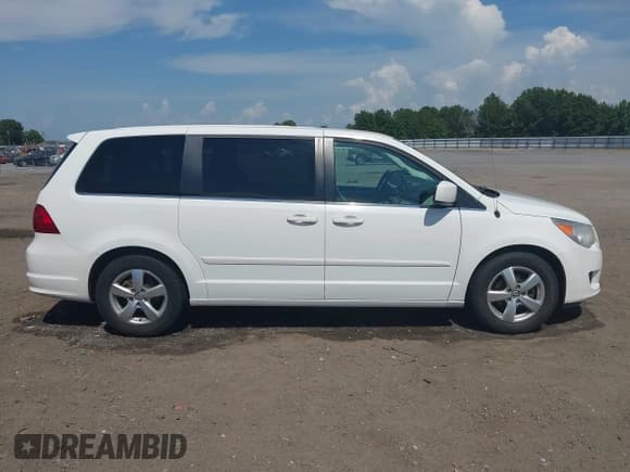 ✅ 2009 Volkswagen Routan SE • VIN: 2V8HW34199R541626 • Lot: 42852160. Listed on IAAI with 211,367 mi. Free auction sales archive from the USA and detailed vehicle history report at DreamBid. Image 13.