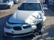 ✅ 2018 BMW 3 Series 330i • VIN: WBA8B9C5XJAE22247 • Lot: 43509744. Wystawiony na IAAI z przebiegiem 64 281 mil. Bezpłatny archiwum sprzedaży aukcyjnych z USA i szczegółowy raport historii pojazdu na DreamBid. Zdjęcie 6.