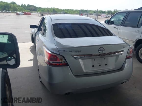 ✅ 2015 Nissan Altima S • VIN: 1N4AL3AP7FC285026 • Лот: 42627022. Опубликован ранее на IAAI с пробегом 184 267 миль. Бесплатный доступ к архиву аукционных продаж из США и подробный отчёт об истории автомобиля на DreamBid. Изображение 3.