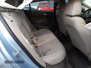 2018 Chevrolet Cruze LS z VIN 1G1BC5SM0J7200682, wystawiony jako Copart lot #67415582 z przebiegiem 67 046 mil mil oraz . Historia ofert i sprzedaży dostępna na DreamBid. Obrazek 6.