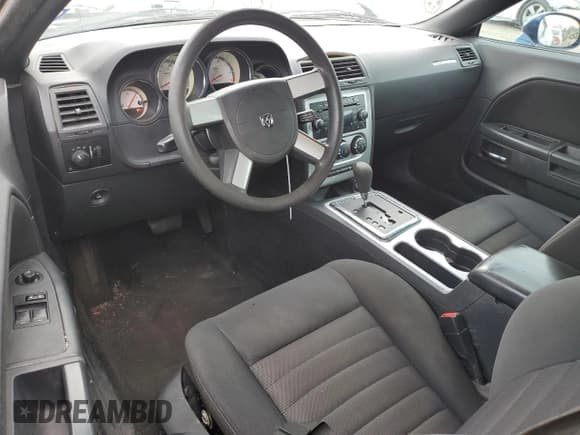 ✅ 2010 Dodge Challenger SE • VIN: 2B3CJ4DV5AH120267 • Lot: 81312154. Wystawiony na Copart z przebiegiem 162 245 mil. Bezpłatny archiwum sprzedaży aukcyjnych z USA i szczegółowy raport historii pojazdu na DreamBid. Zdjęcie 8.