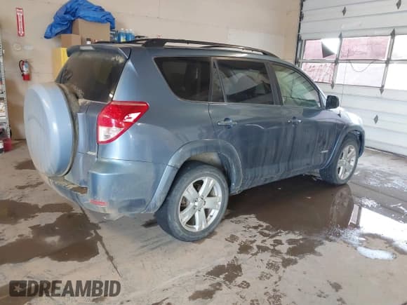 ✅ 2007 Toyota RAV4 Sport • VIN: JTMBK32V975026204 • Lot: 41397826. Wystawiony na IAAI z przebiegiem 165 990 mil. Bezpłatny archiwum sprzedaży aukcyjnych z USA i szczegółowy raport historii pojazdu na DreamBid. Zdjęcie 4.