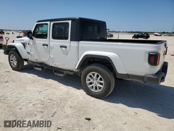 ✅ 2023 Jeep Gladiator Freedom • VIN: 1C6HJTAG1PL585720 • Лот: 47386855. Опубликован ранее на Copart с пробегом 14 525 миль. Бесплатный доступ к архиву аукционных продаж из США и подробный отчёт об истории автомобиля на DreamBid. Изображение 2.