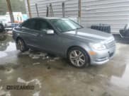 ✅ 2013 Mercedes-Benz C 250 Sport • VIN: WDDGF4HB4DG104052 • Lot: 85407905. Wystawiony na Copart z przebiegiem 133 077 mil. Bezpłatny archiwum sprzedaży aukcyjnych z USA i szczegółowy raport historii pojazdu na DreamBid. Zdjęcie 4.