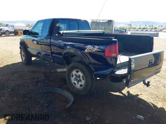 ✅ 2002 Chevrolet S-10 LS • VIN: 1GCCT19W428212163 • Лот: 41383327. Опубликован ранее на IAAI с пробегом Не указан. Бесплатный доступ к архиву аукционных продаж из США и подробный отчёт об истории автомобиля на DreamBid. Изображение 3.