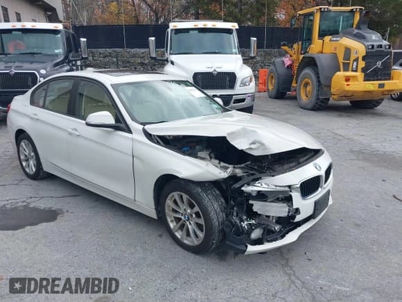 ✅ 2017 BMW 3 Series 320i xDrive • VIN: WBA8E5G38HNU44076 • Лот: 43557943. Опубликован ранее на IAAI с пробегом 140 100 миль. Бесплатный доступ к архиву аукционных продаж из США и подробный отчёт об истории автомобиля на DreamBid. Изображение 1.