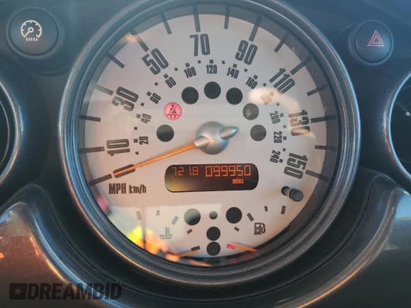 ✅ 2005 MINI Hardtop • VIN: WMWRC33405TC56434 • Lot: 87384035. Listed on Copart with 99,950 mi. Free auction sales archive from the USA and detailed vehicle history report at DreamBid. Image 9.