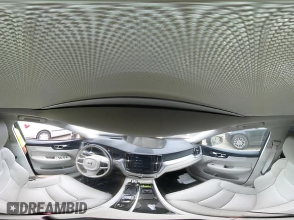 ✅ 2018 Volvo XC60 Momentum • VIN: LYV102RK4JB082162 • Lot: 43233964. Listed on IAAI with 66,835 mi. Free auction sales archive from the USA and detailed vehicle history report at DreamBid. Image 19.