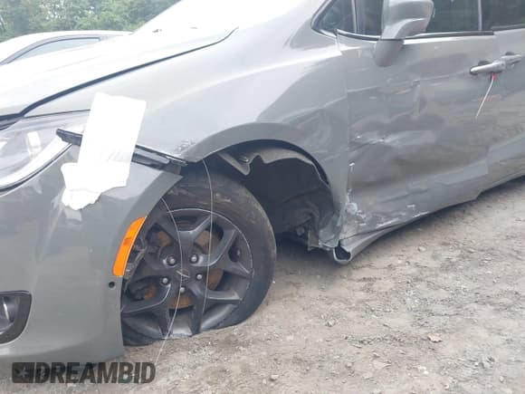 ✅ 2020 Chrysler Pacifica Touring L Plus • VIN: 2C4RC1EG4LR135311 • Lot: 43179041. Wystawiony na IAAI z przebiegiem 86 388 mil. Bezpłatny archiwum sprzedaży aukcyjnych z USA i szczegółowy raport historii pojazdu na DreamBid. Zdjęcie 6.