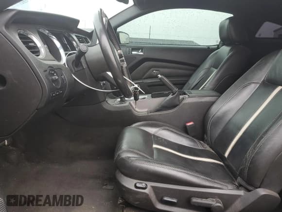 ✅ 2010 Ford Mustang GT • VIN: 1ZVBP8CH1A5177095 • Lot: 91042635. Wystawiony na Copart z przebiegiem 140 625 mil. Bezpłatny archiwum sprzedaży aukcyjnych z USA i szczegółowy raport historii pojazdu na DreamBid. Zdjęcie 7.