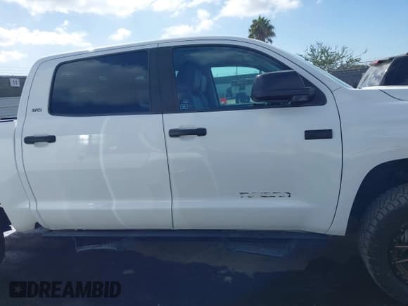 ✅ 2020 Toyota Tundra SR5 • VIN: 5TFEY5F1XLX263443 • Lot: 41699642. Listed on IAAI with 39,154 mi. Free auction sales archive from the USA and detailed vehicle history report at DreamBid. Image 14.