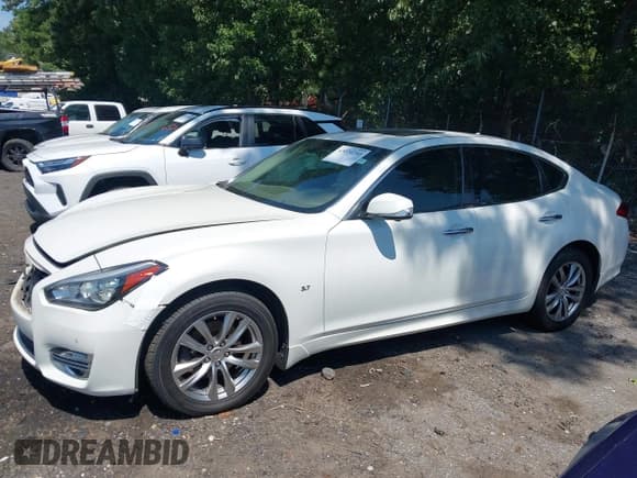 ✅ 2016 Infiniti Q70 • VIN: JN1BY1AR0GM270680 • Lot: 43074250. Wystawiony na IAAI z przebiegiem 152 231 mil. Bezpłatny archiwum sprzedaży aukcyjnych z USA i szczegółowy raport historii pojazdu na DreamBid. Zdjęcie 14.