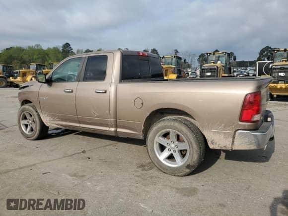 2010 Dodge 1500 Laramie z VIN 1D7RV1GT0AS183037, wystawiony jako Copart lot #51222285 z przebiegiem 214 355 mil mil oraz Szkoda całkowita • Salvage title. Historia ofert i sprzedaży dostępna na DreamBid. Obrazek 2.