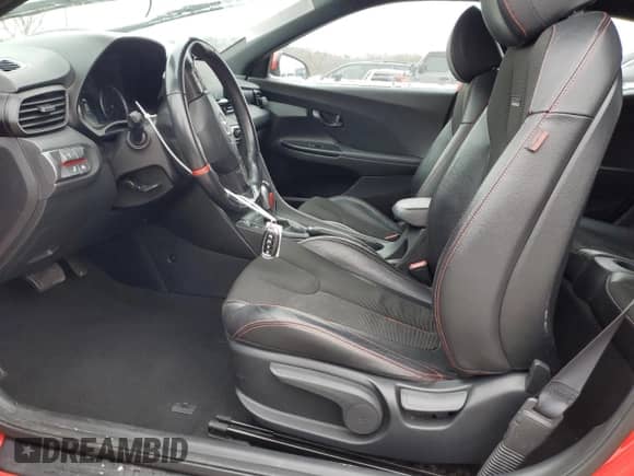 2019 Hyundai Veloster Premium z VIN KMHTG6AF6KU010831, wystawiony jako Copart lot #41660505 z przebiegiem 43 468 mil mil oraz Szkoda całkowita • Salvage title. Historia ofert i sprzedaży dostępna na DreamBid. Obrazek 7.