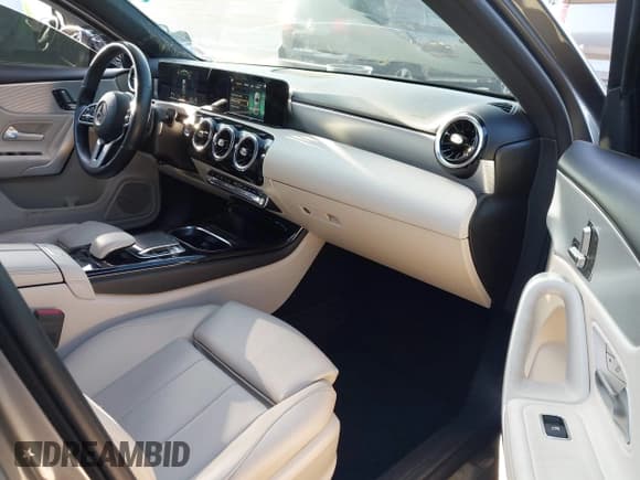 ✅ 2019 Mercedes-Benz A 220 • VIN: WDD3G4EB6KW033049 • Lot: 42211681. Wystawiony na IAAI z przebiegiem 35 186 mil. Bezpłatny archiwum sprzedaży aukcyjnych z USA i szczegółowy raport historii pojazdu na DreamBid. Zdjęcie 5.