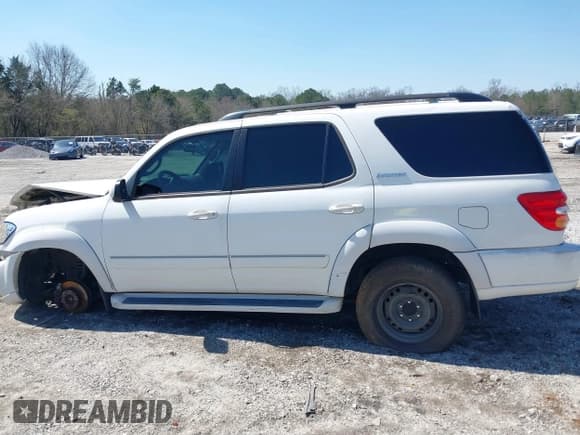 ✅ 2002 Toyota Sequoia Limited • VIN: 5TDZT38A92S117055 • Lot: 41719962. Listed on IAAI with 237,996 mi. Free auction sales archive from the USA and detailed vehicle history report at DreamBid. Image 15.