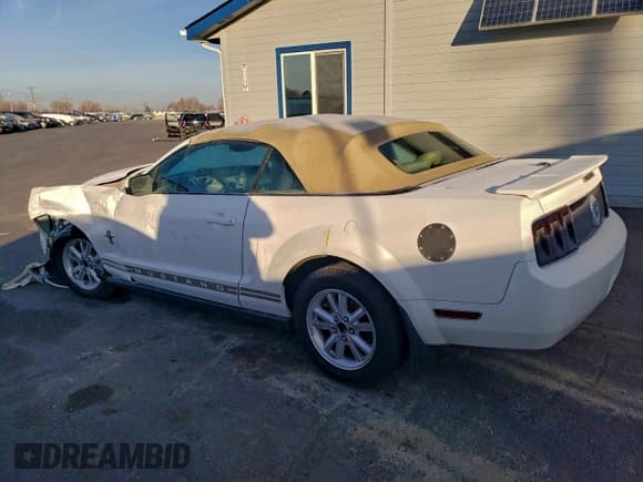 ✅ 2007 Ford Mustang Deluxe • VIN: 1ZVHT84N275351081 • Лот: 84615555. Опубликован ранее на Copart с пробегом 52 687 миль. Бесплатный доступ к архиву аукционных продаж из США и подробный отчёт об истории автомобиля на DreamBid. Изображение 2.