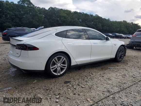 ✅ 2015 Tesla Model S 85D • VIN: 5YJSA1S24FF082786 • Lot: 69347465. Wystawiony na Copart z przebiegiem 218 486 mil. Bezpłatny archiwum sprzedaży aukcyjnych z USA i szczegółowy raport historii pojazdu na DreamBid. Zdjęcie 3.