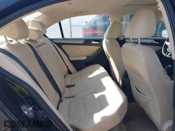 ✅ 2015 Volkswagen Jetta SE • VIN: 3VWD07AJ8FM286815 • Лот: 42850797. Опубликован ранее на IAAI с пробегом Не указан. Бесплатный доступ к архиву аукционных продаж из США и подробный отчёт об истории автомобиля на DreamBid. Изображение 8.