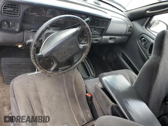 ✅ 2000 Dodge Dakota • VIN: 1B7GL22X8YS632837 • Lot: 79168404. Wystawiony na Copart z przebiegiem 241 454 mil. Bezpłatny archiwum sprzedaży aukcyjnych z USA i szczegółowy raport historii pojazdu na DreamBid. Zdjęcie 8.