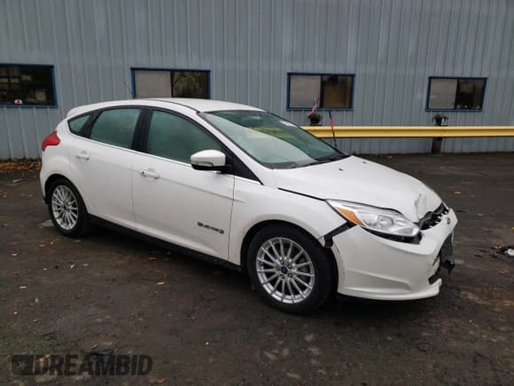 ✅ 2015 Ford Focus Electric • VIN: 1FADP3R41FL232835 • Лот: 70969312. Опубликован ранее на Copart с пробегом 39 606 миль. Бесплатный доступ к архиву аукционных продаж из США и подробный отчёт об истории автомобиля на DreamBid. Изображение 4.