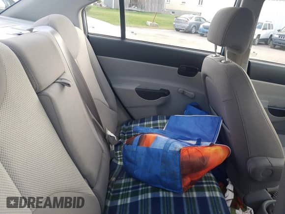 2007 Hyundai Accent GL z VIN KMHCN45C97U146808, wystawiony jako Copart lot #70781004 z przebiegiem Nie podano mil oraz Szkoda całkowita • Salvage title. Historia ofert i sprzedaży dostępna na DreamBid. Obrazek 10.