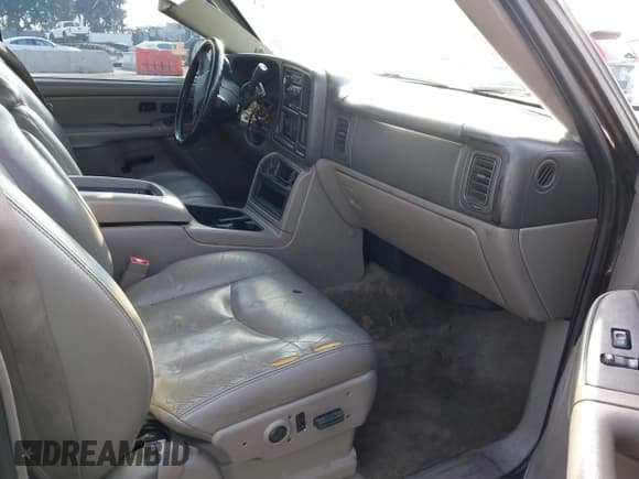 ✅ 2004 Chevrolet Suburban LT • VIN: 3GNFK16T44G206586 • Лот: 41480840. Опубликован ранее на IAAI с пробегом Не указан. Бесплатный доступ к архиву аукционных продаж из США и подробный отчёт об истории автомобиля на DreamBid. Изображение 5.