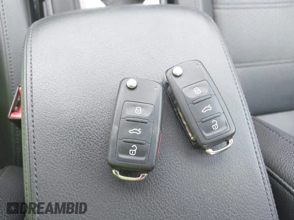 ✅ 2014 Volkswagen Passat SE • VIN: 1VWBS7A38EC036834 • Lot: 42364596. Wystawiony na IAAI z przebiegiem 117 858 mil. Bezpłatny archiwum sprzedaży aukcyjnych z USA i szczegółowy raport historii pojazdu na DreamBid. Zdjęcie 11.