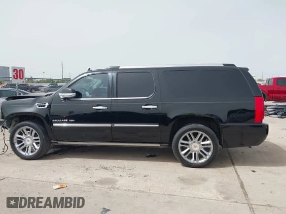 ✅ 2013 Cadillac Escalade ESV Platinum Edition • VIN: 1GYS3KEF4DR222867 • Лот: 41784252. Опубликован ранее на IAAI с пробегом 61 673 миль. Бесплатный доступ к архиву аукционных продаж из США и подробный отчёт об истории автомобиля на DreamBid. Изображение 15.