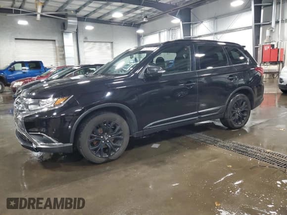 ✅ 2018 Mitsubishi Outlander ES • VIN: JA4AZ3A38JZ024204 • Lot: 92387375. Listed on Copart with 155,000 mi. Free auction sales archive from the USA and detailed vehicle history report at DreamBid. Image 1.