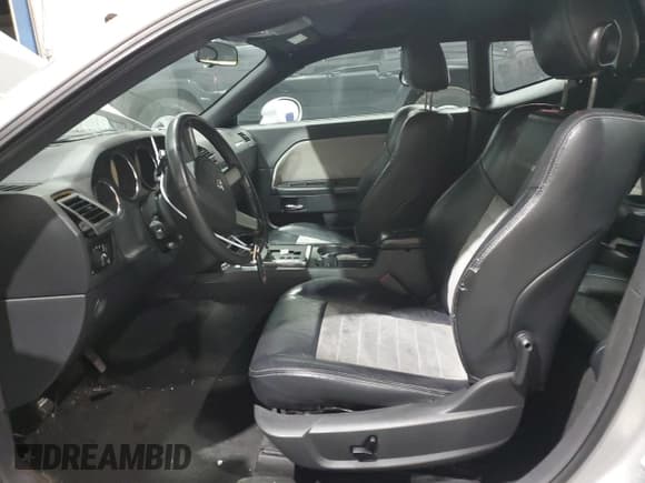 ✅ 2009 Dodge Challenger R/T • VIN: 2B3LJ54TX9H509969 • Lot: 84989044. Wystawiony na Copart z przebiegiem 228 623 mil. Bezpłatny archiwum sprzedaży aukcyjnych z USA i szczegółowy raport historii pojazdu na DreamBid. Zdjęcie 7.